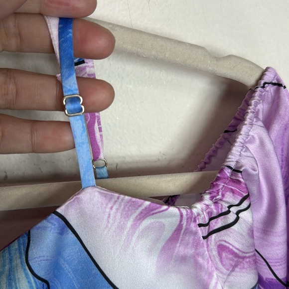 (A5) GUESS BY MARCIANO FLORAL FLOWY BLOUSE
WITH OPEN SHOULDERS
SIZE M, satin - Picture 3 of 16